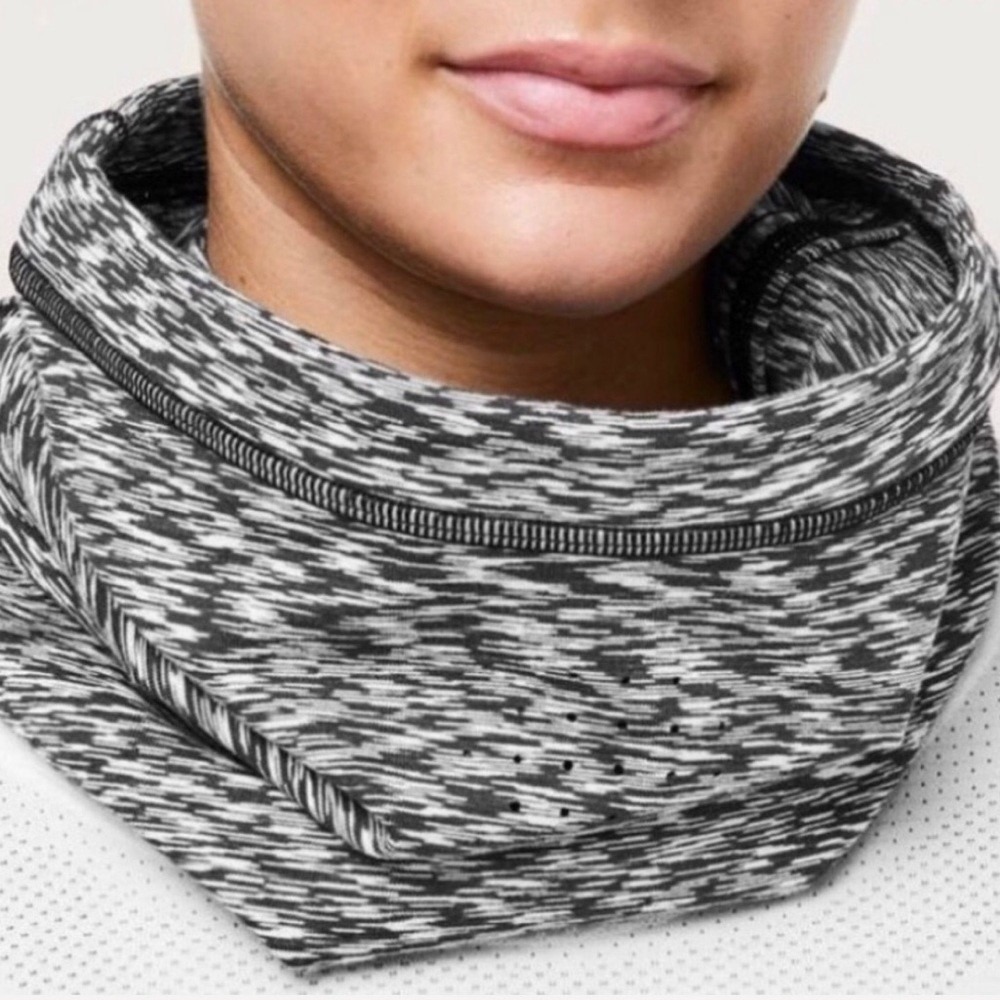 Lululemon Cross Chill Run Neckwarmer Gaiter Space Dye Black White Reflective